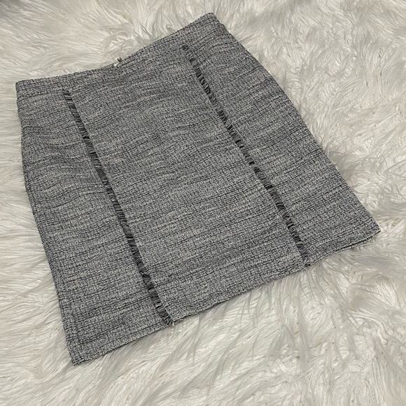 6𝒇𝒐𝒓$50 Tweed gray pencil skirt fits small - Picture 11 of 11